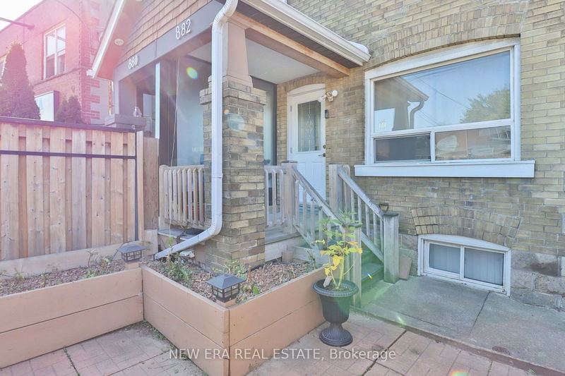 Preview image for 882 Weston Rd, Toronto