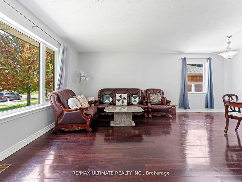 Preview image for 189 Elmhurst Dr, Toronto