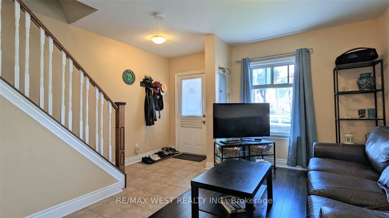 Preview image for 3 Cayuga Ave, Toronto