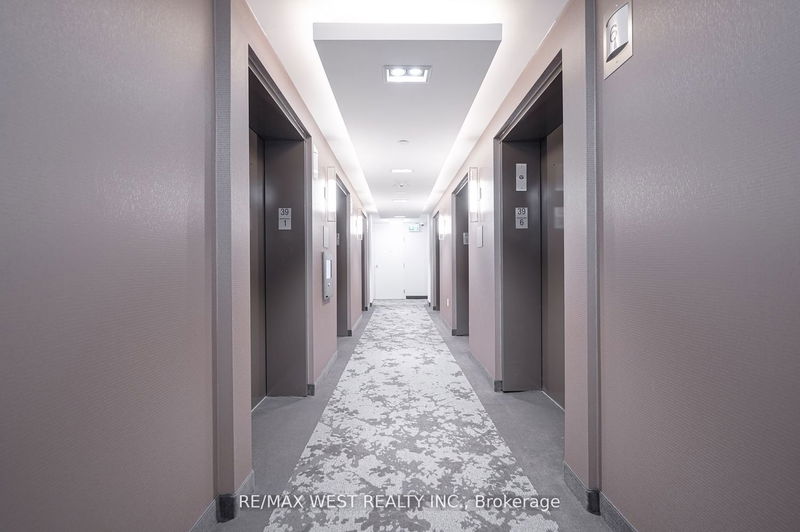 Preview image for 30 Shore Breeze Dr N #3913, Toronto