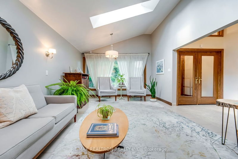 Preview image for 3 Bosworth Ave, Toronto