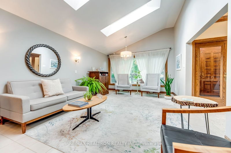 Preview image for 3 Bosworth Ave, Toronto