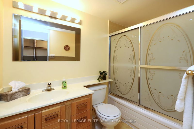 Preview image for 820 Burnhamthorpe Rd #708, Toronto