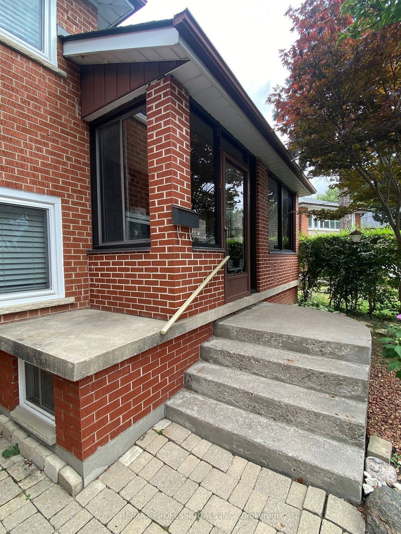 Preview image for 35 Troutbrooke Dr, Toronto