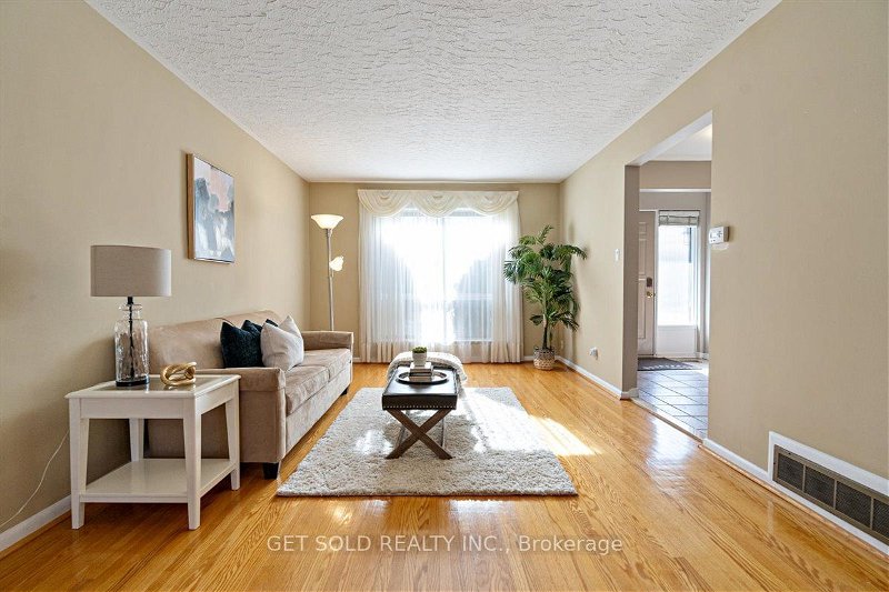 Blurred preview image for 34 Lakeland Dr, Toronto