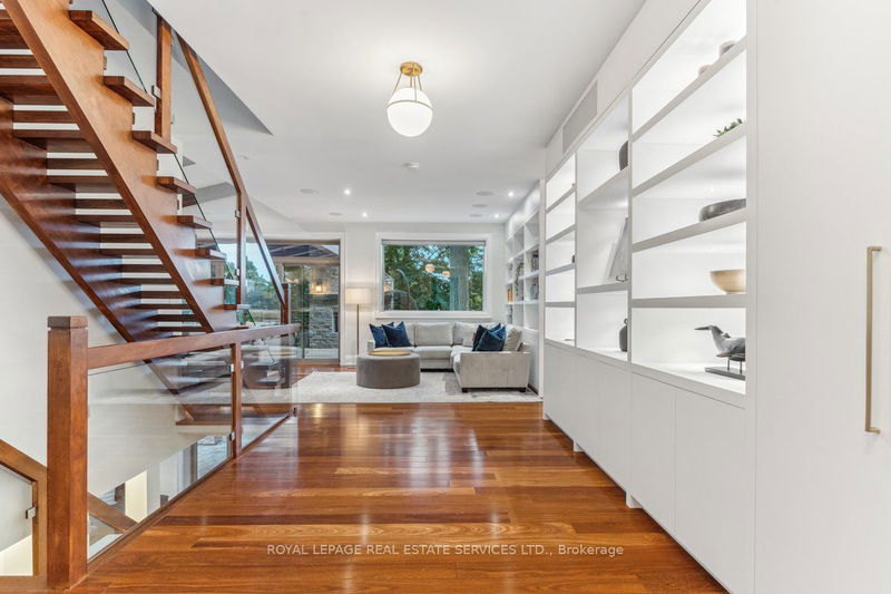 Preview image for 9 Farningham Cres, Toronto