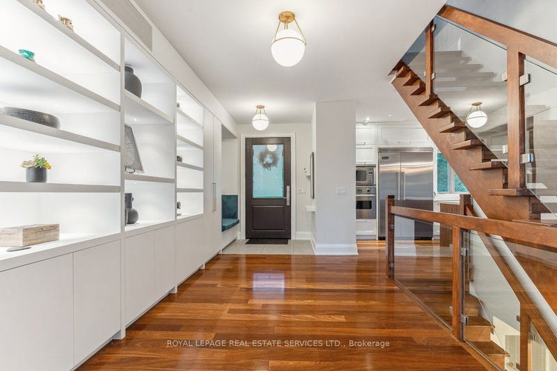 Preview image for 9 Farningham Cres, Toronto