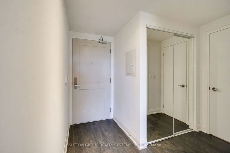 Preview image for 10 Gibbs Rd #513, Toronto