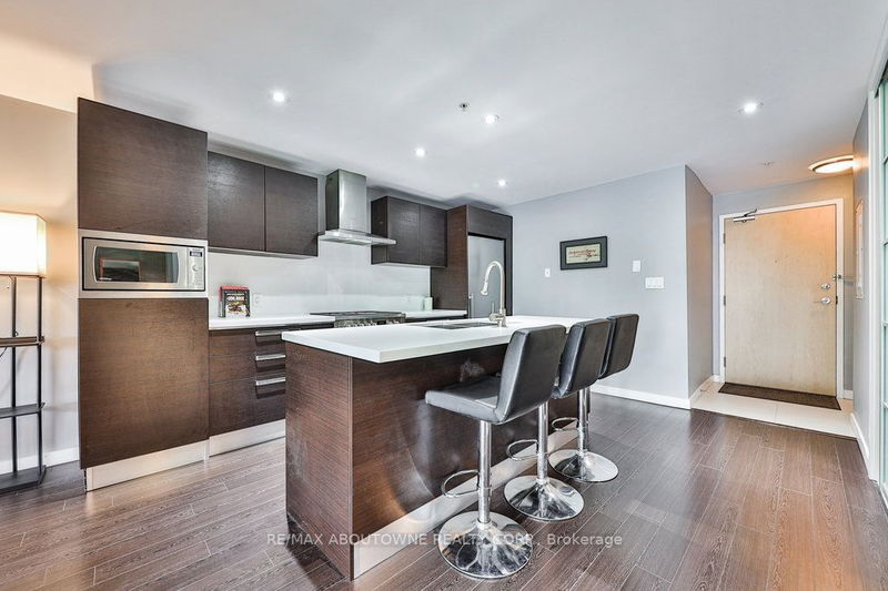 Preview image for 588 Annette St #205, Toronto