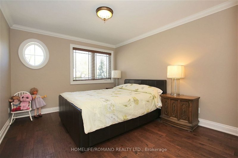 Preview image for 566 Mcroberts Ave, Toronto