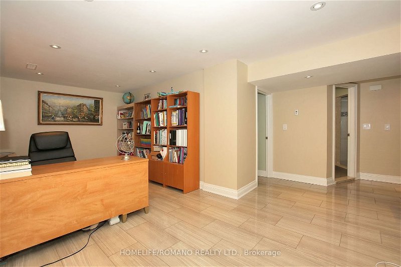 Preview image for 566 Mcroberts Ave, Toronto