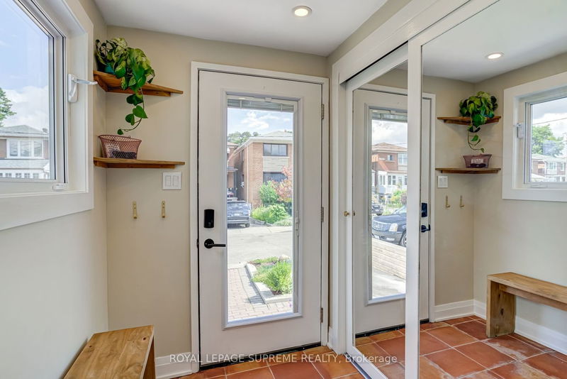Preview image for 74 Chryessa Ave, Toronto