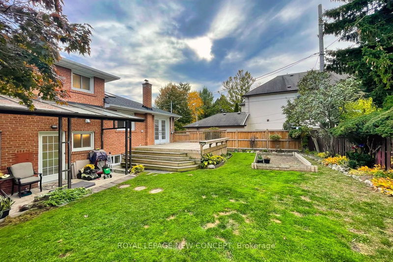 Preview image for 212 Edenbridge Dr, Toronto