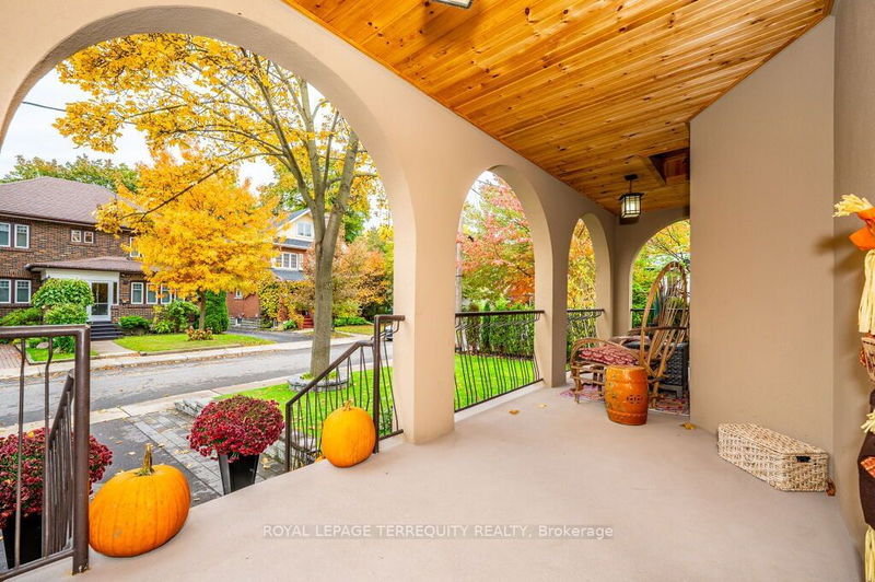 Preview image for 34 Queens Dr, Toronto