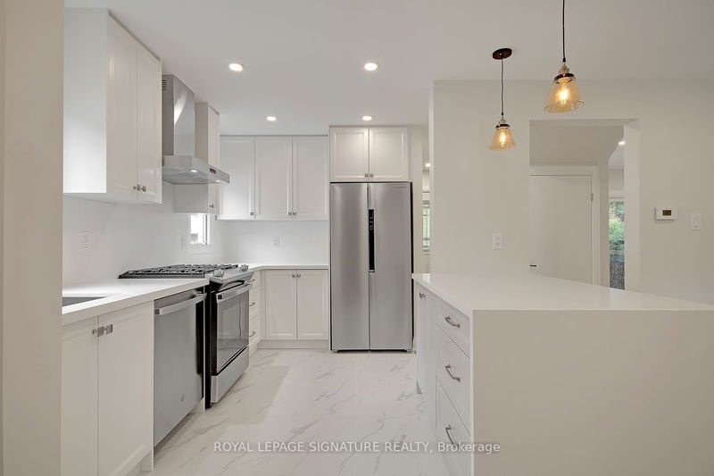 Preview image for 17 Uno Dr, Toronto