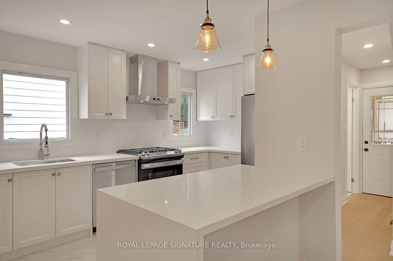 Preview image for 17 Uno Dr, Toronto