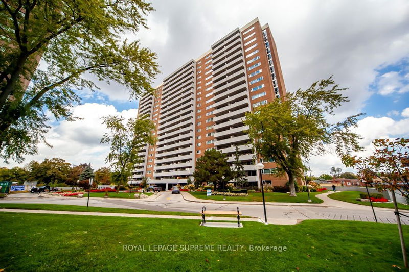 Preview image for 270 Scarlett Rd #105, Toronto