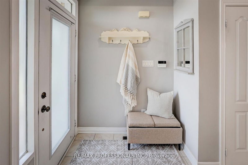 Preview image for 2 Market Garden Mews, Toronto