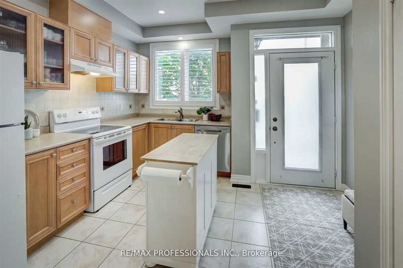 Preview image for 2 Market Garden Mews, Toronto