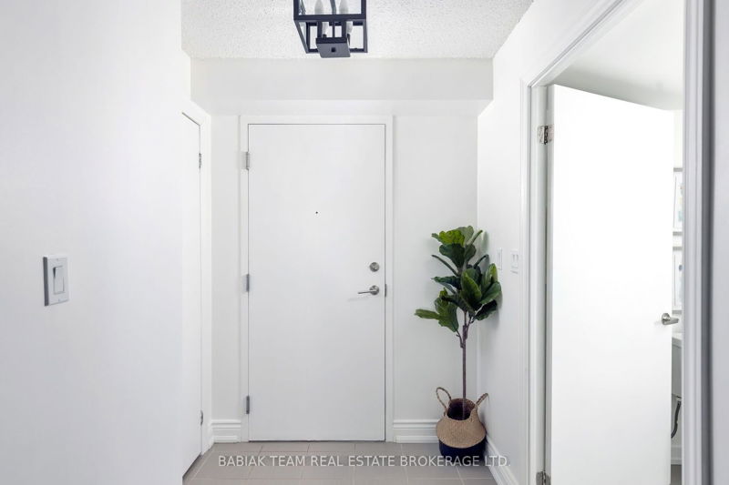 Preview image for 816 Lansdowne Ave #413, Toronto