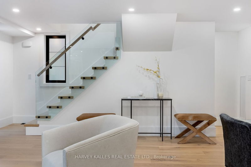 Preview image for 159 Brentwood Rd N, Toronto