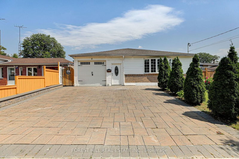 Preview image for 8 Bloomington Cres, Toronto