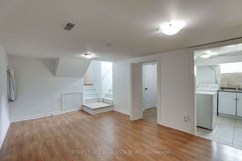 Preview image for 8 Bloomington Cres, Toronto