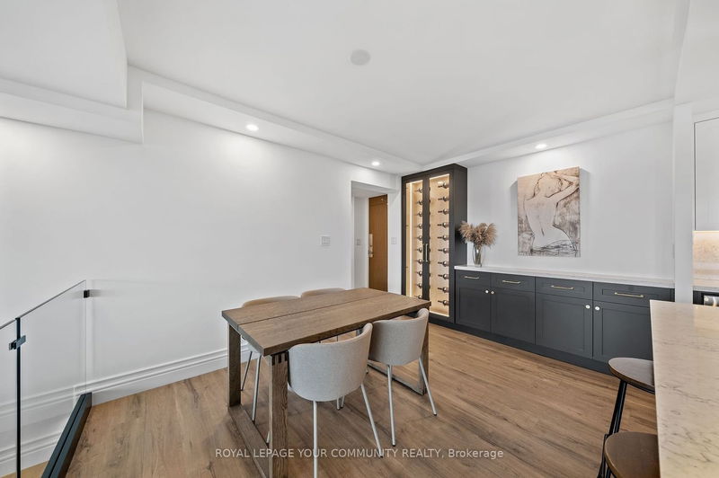 Preview image for 260 Scarlett Rd #1512, Toronto