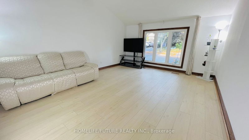 Preview image for 16 Newington Cres, Toronto