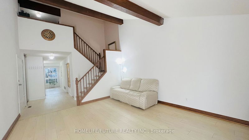 Preview image for 16 Newington Cres, Toronto