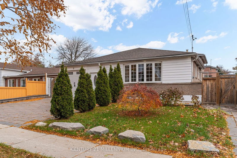 Preview image for 8 Bloomington Cres, Toronto