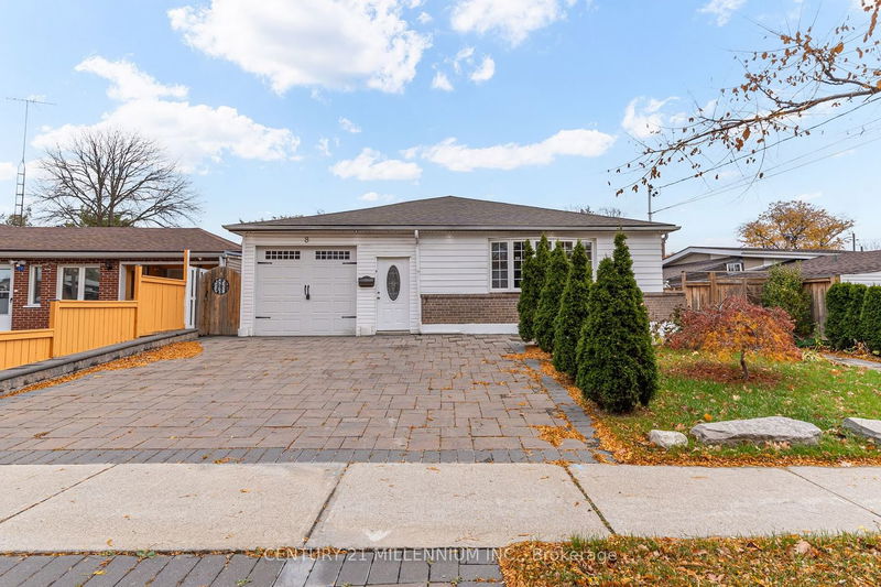 Preview image for 8 Bloomington Cres, Toronto
