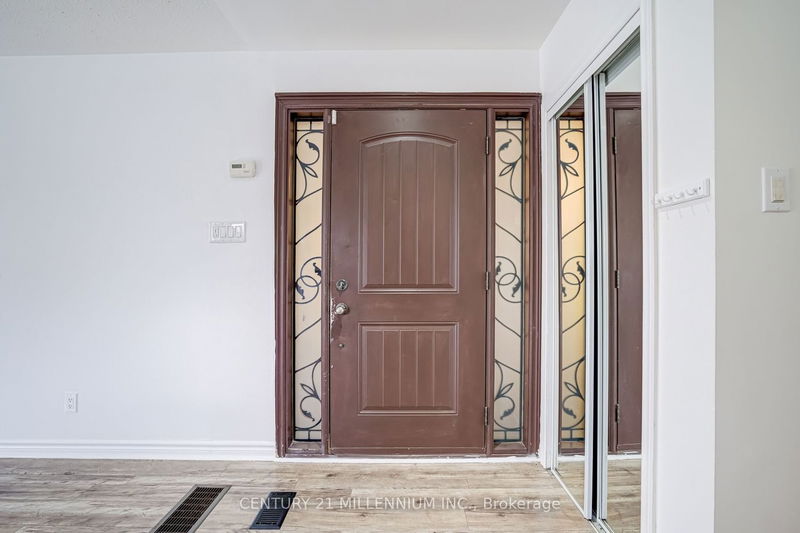 Preview image for 8 Bloomington Cres, Toronto