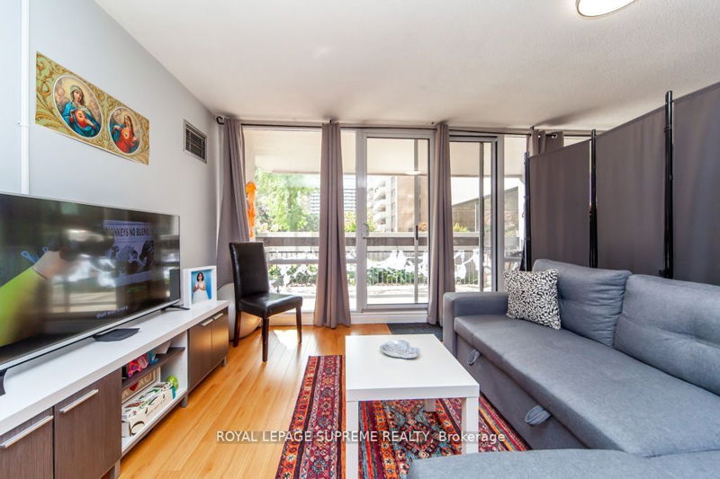 Preview image for 270 Scarlett Rd #105, Toronto