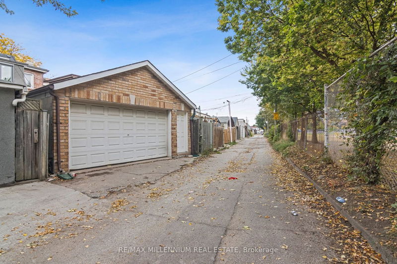 Preview image for 71 Hounslow Heath Rd S, Toronto