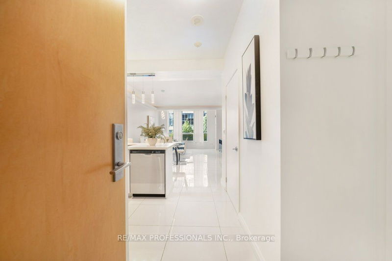 Preview image for 185 Legion Rd N #215, Toronto