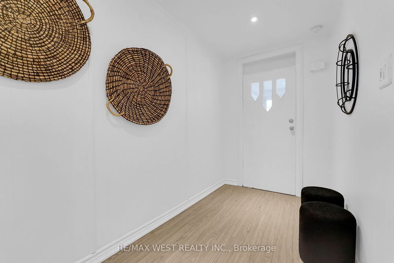 Preview image for 28 Cayuga Ave, Toronto