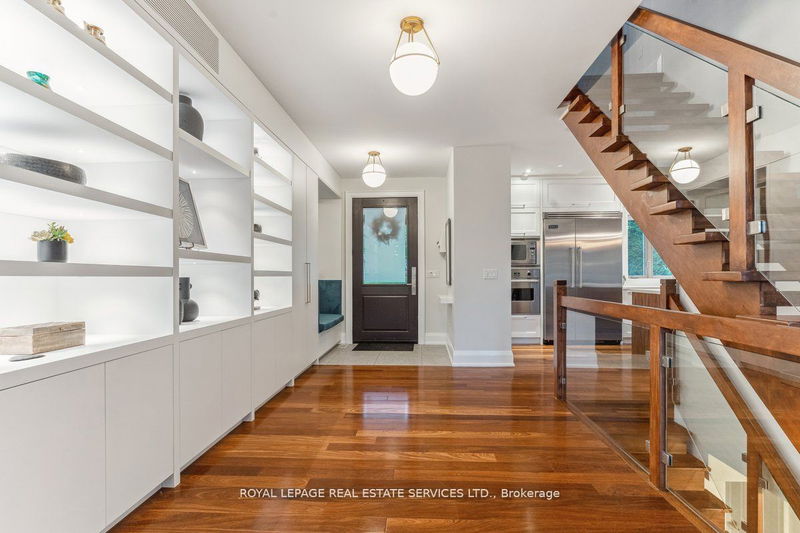 Preview image for 9 Farningham Cres, Toronto