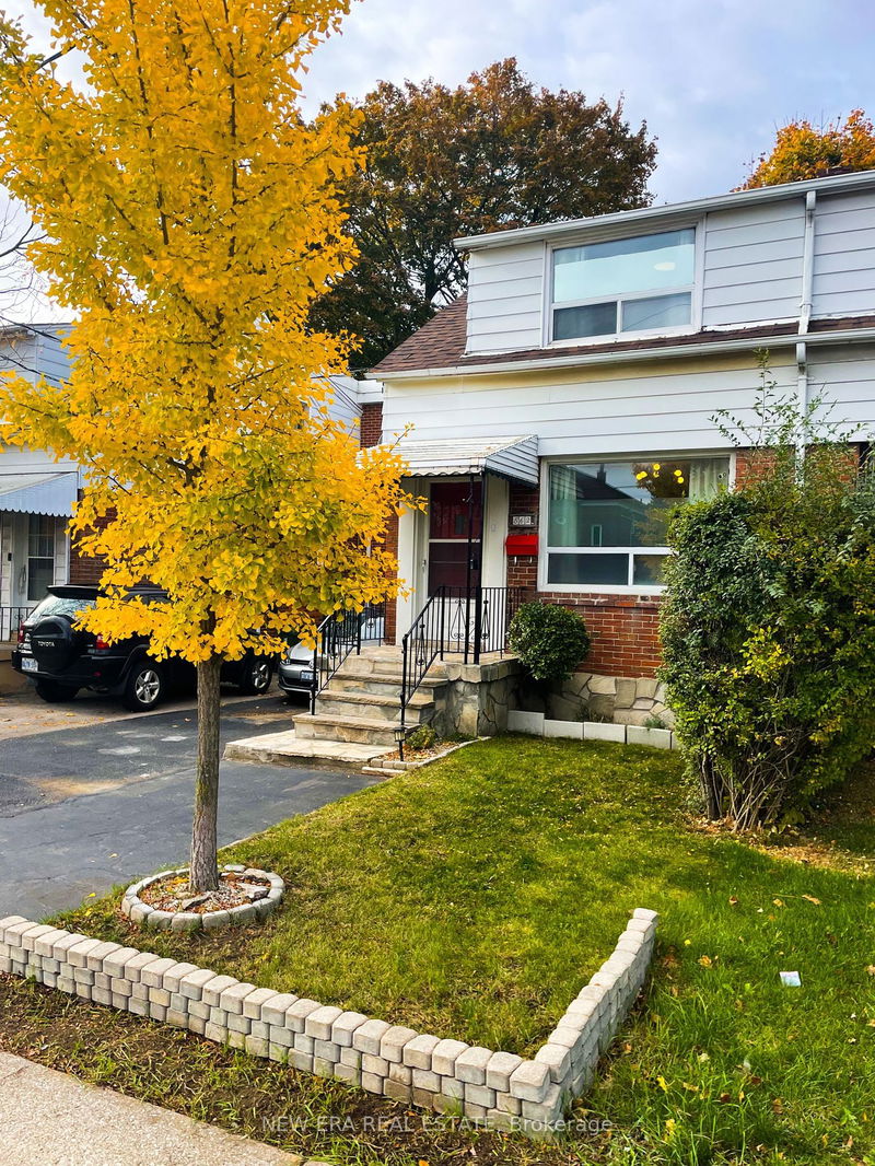 Preview image for 562 Royal York Rd, Toronto