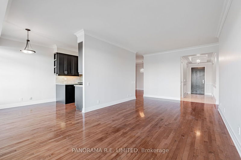 Preview image for 9 Burnhamthorpe Cres #507, Toronto