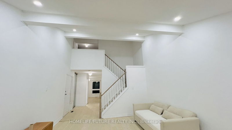 Preview image for 16 Newington Cres, Toronto
