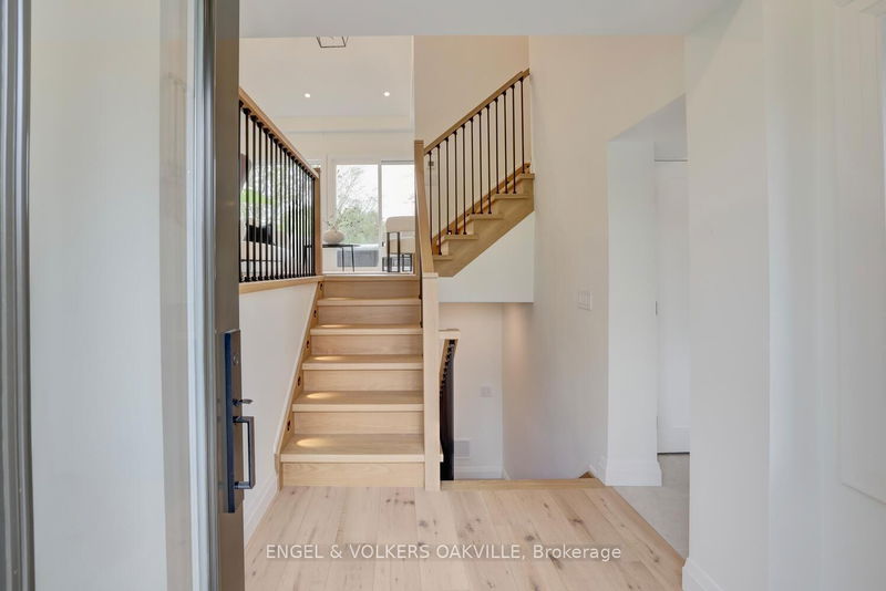 Preview image for 1195 Willowbrook Dr, Oakville