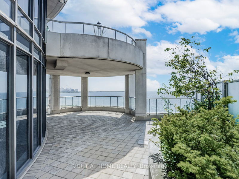 Preview image for 2095 Lake Shore Blvd W #Lph19, Toronto