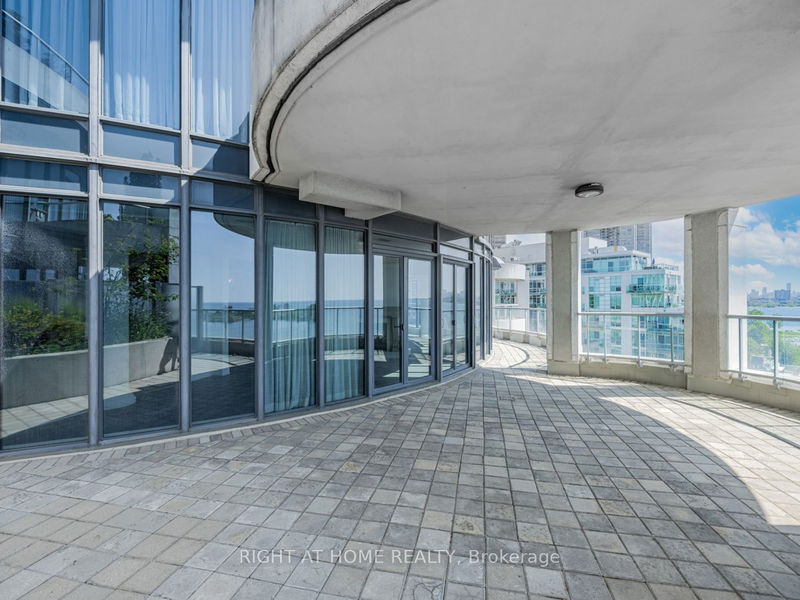 Preview image for 2095 Lake Shore Blvd W #Lph19, Toronto