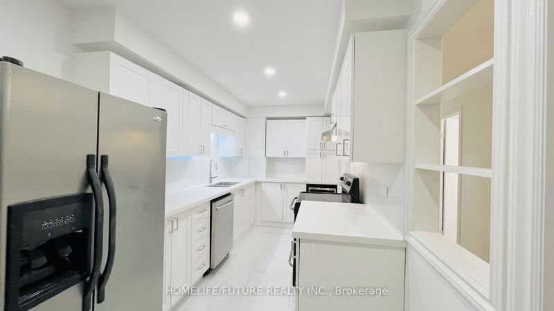 Preview image for 16 Newington Cres, Toronto