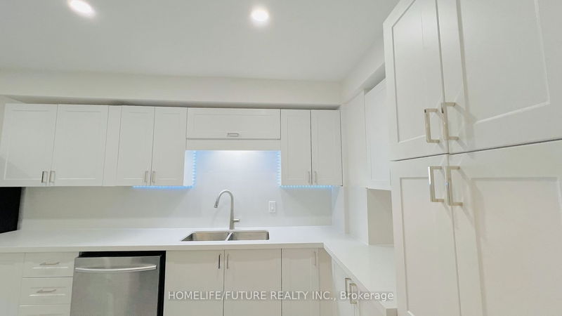 Preview image for 16 Newington Cres, Toronto