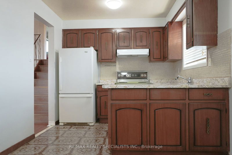 Preview image for 94 Blossom Cres, Toronto