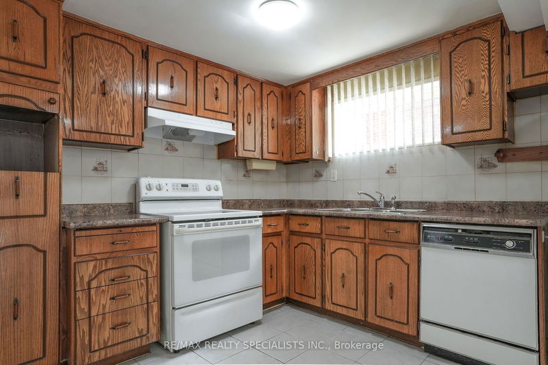 Preview image for 94 Blossom Cres, Toronto