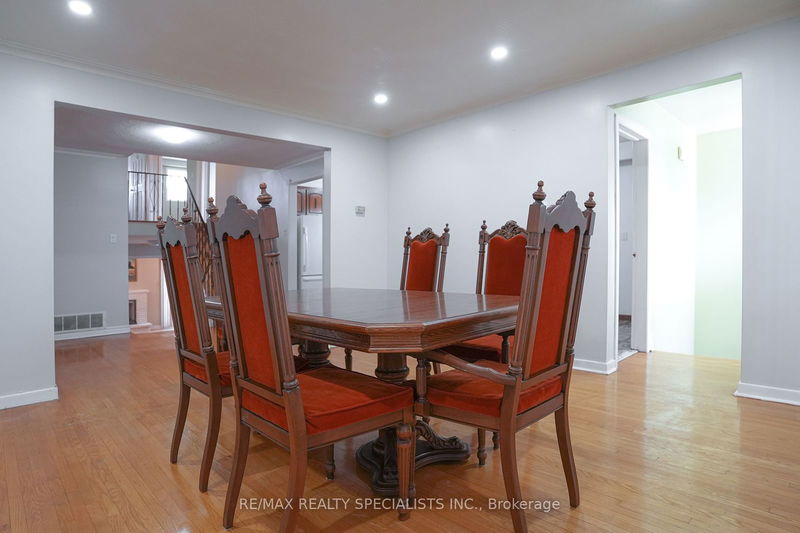 Preview image for 94 Blossom Cres, Toronto