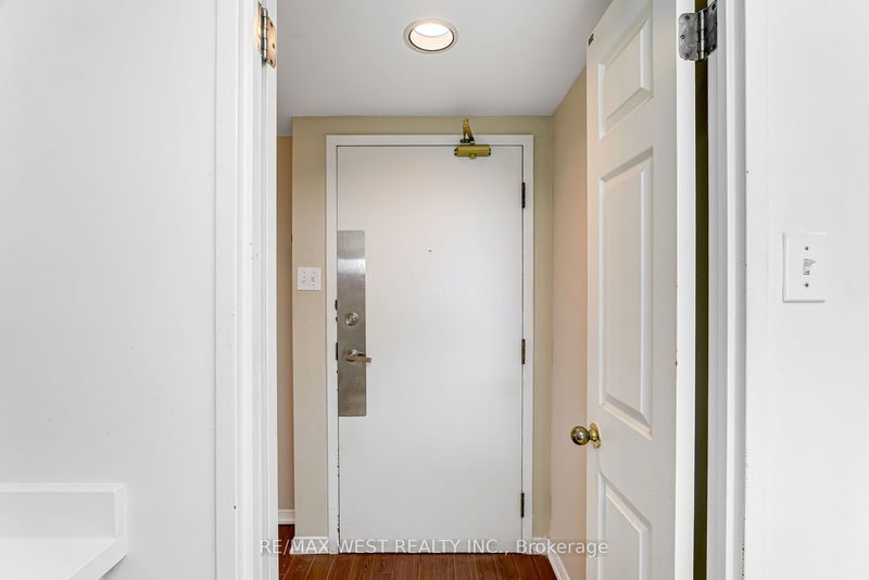 Preview image for 6 Humberline Dr #320, Toronto